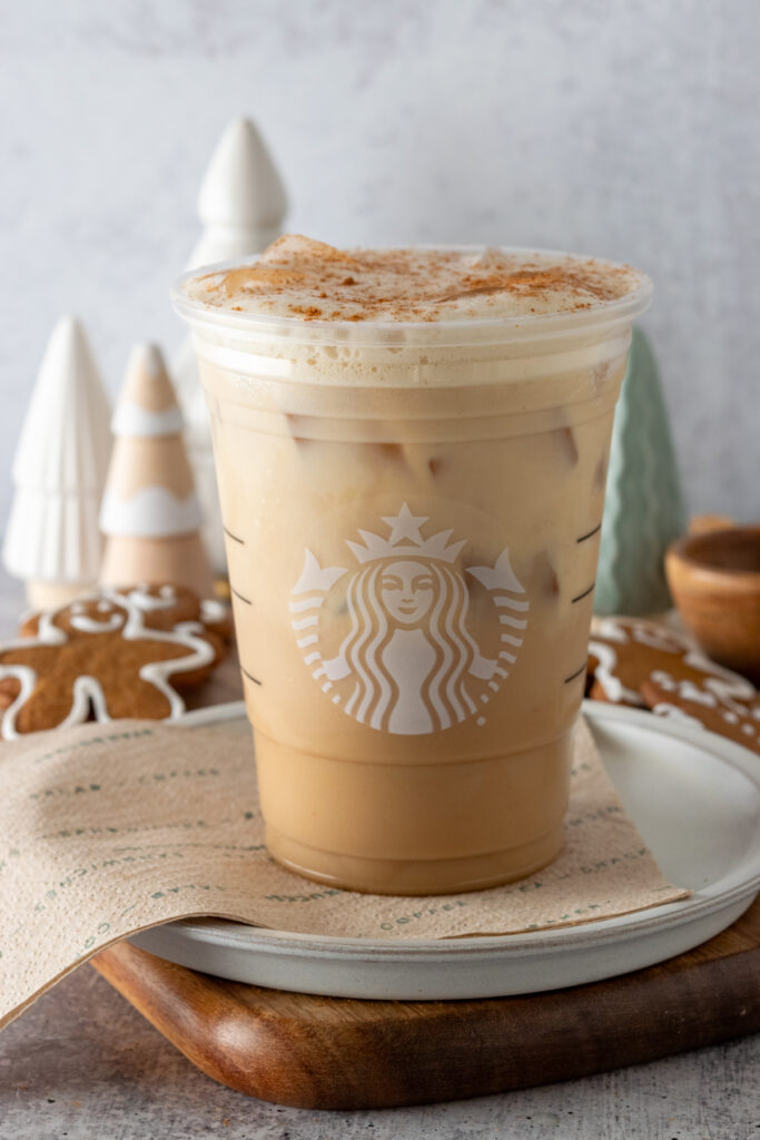 https://www.sweetsteep.com/wp-content/uploads/2023/11/starbucks-iced-gingerbread-oatmilk-chai-tea-latte-copycat-2-683x1024.jpg